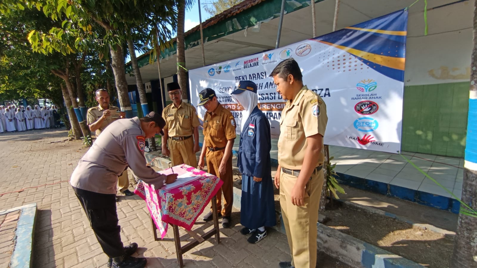Deklarasi Sekolah ramah anak anti bullying,radikalisasi dan Napza UPTD SMPN 1 Jrengik